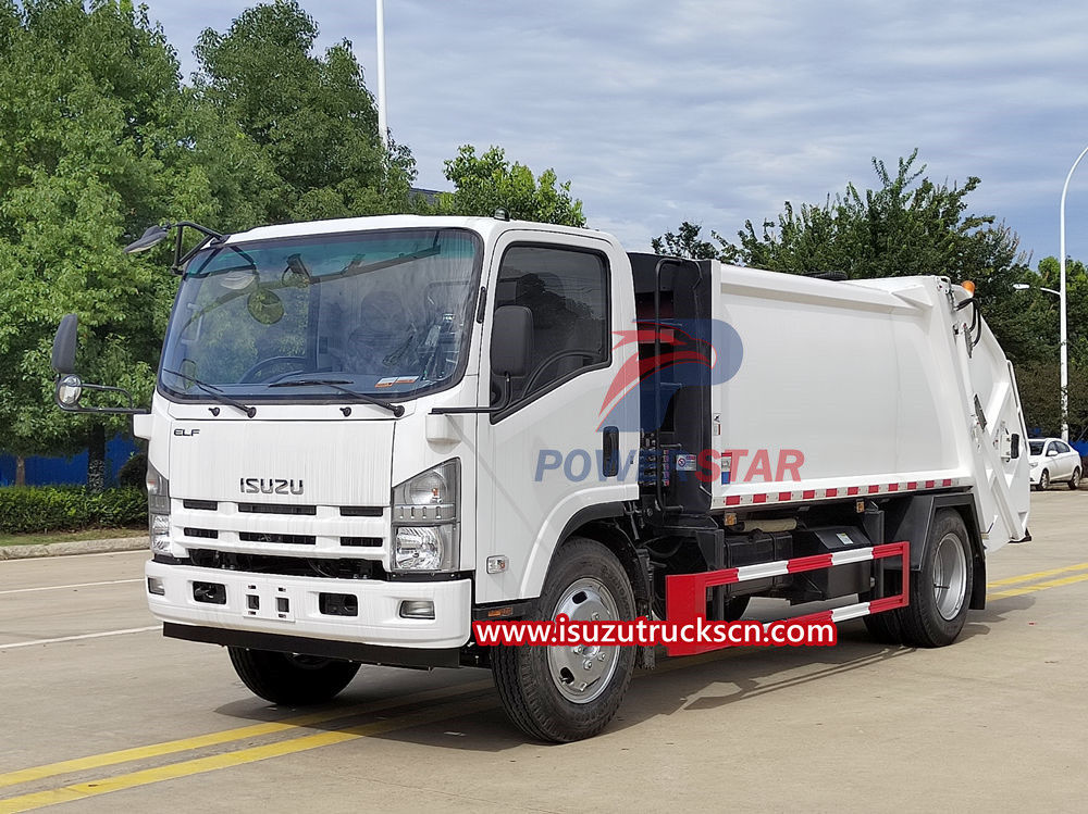 Varios usos de los diferentes camiones de basura Isuzu.
    