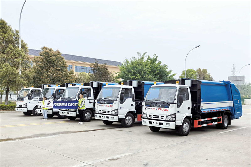 Pedido de cliente de Nigeria: 5 unidades de camiones compactadores de basura ISUZU 8CBM